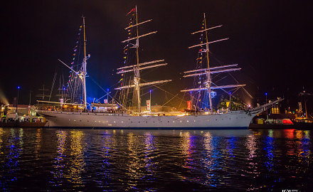 Foto Statsraad Lehmkuhl auf der Sail 2015 Bremerhaven bei Nacht von Ronny Walter