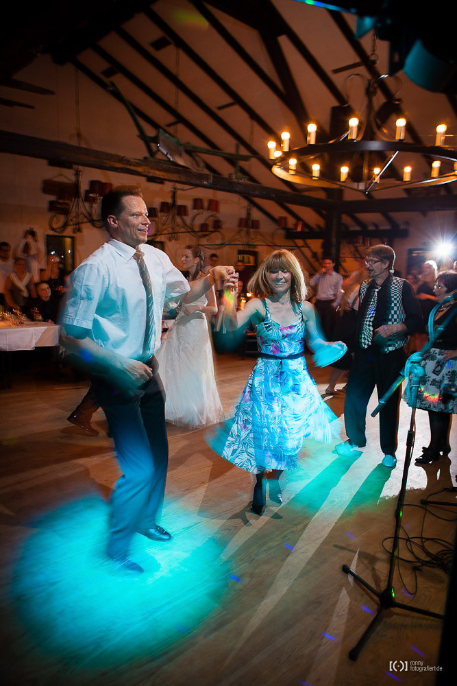 Foto Hochzeitsfotos im Ostfriesischen Fehnhof in Uplengen / Bad Zwisc von Ronny Walter