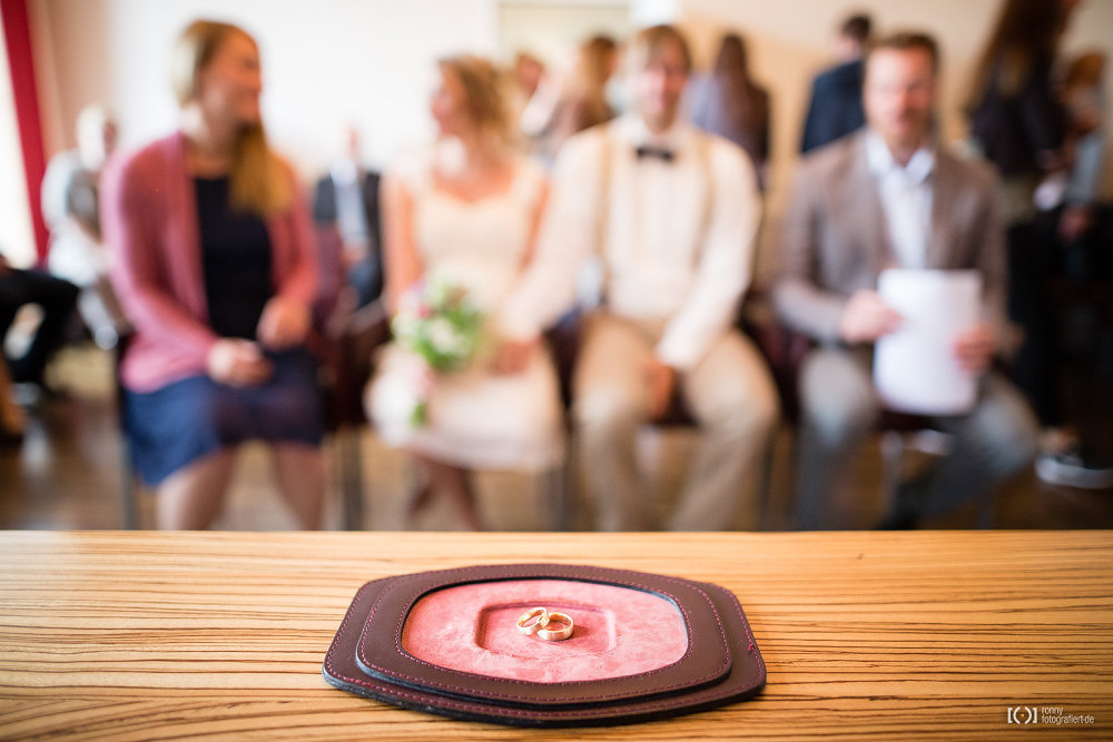 Foto Hochzeitsfotos bei der Trauung im Standesamt Oldenburg von Ronny Walter